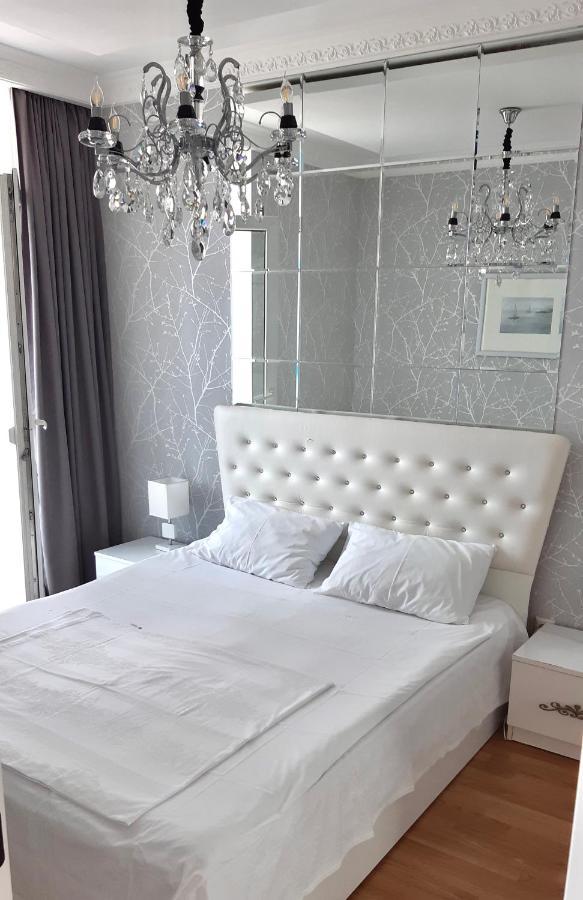 Tina'S Apartments With Panoramic Sea View บาทูมิ ภายนอก รูปภาพ