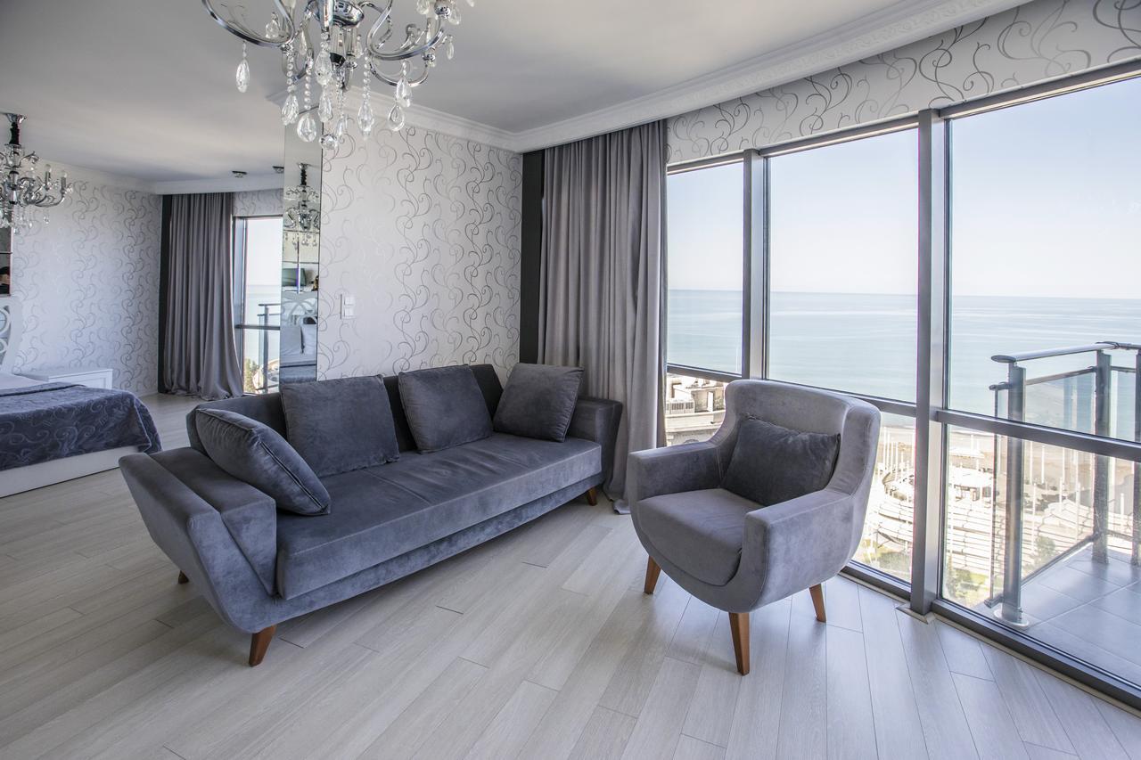 Tina'S Apartments With Panoramic Sea View บาทูมิ ภายนอก รูปภาพ