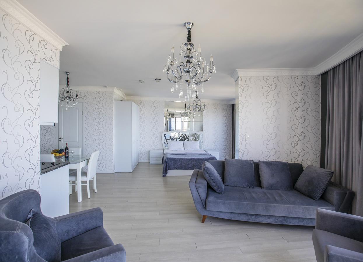 Tina'S Apartments With Panoramic Sea View บาทูมิ ภายนอก รูปภาพ
