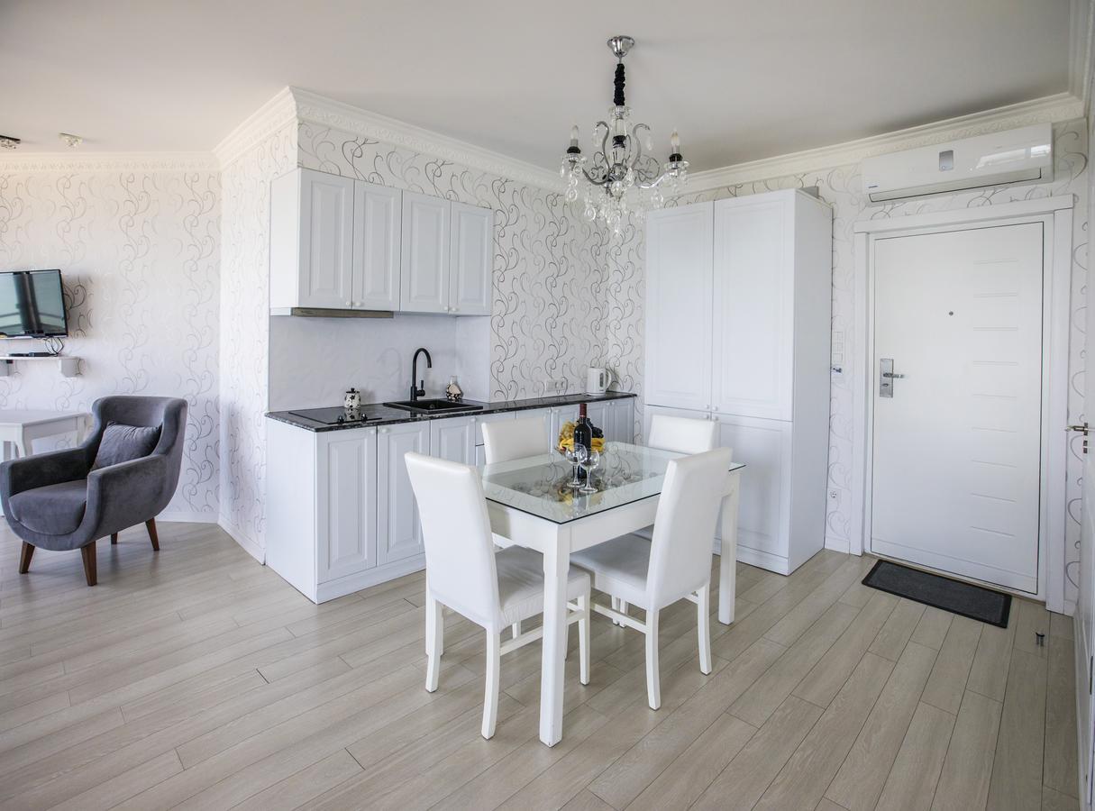 Tina'S Apartments With Panoramic Sea View บาทูมิ ภายนอก รูปภาพ