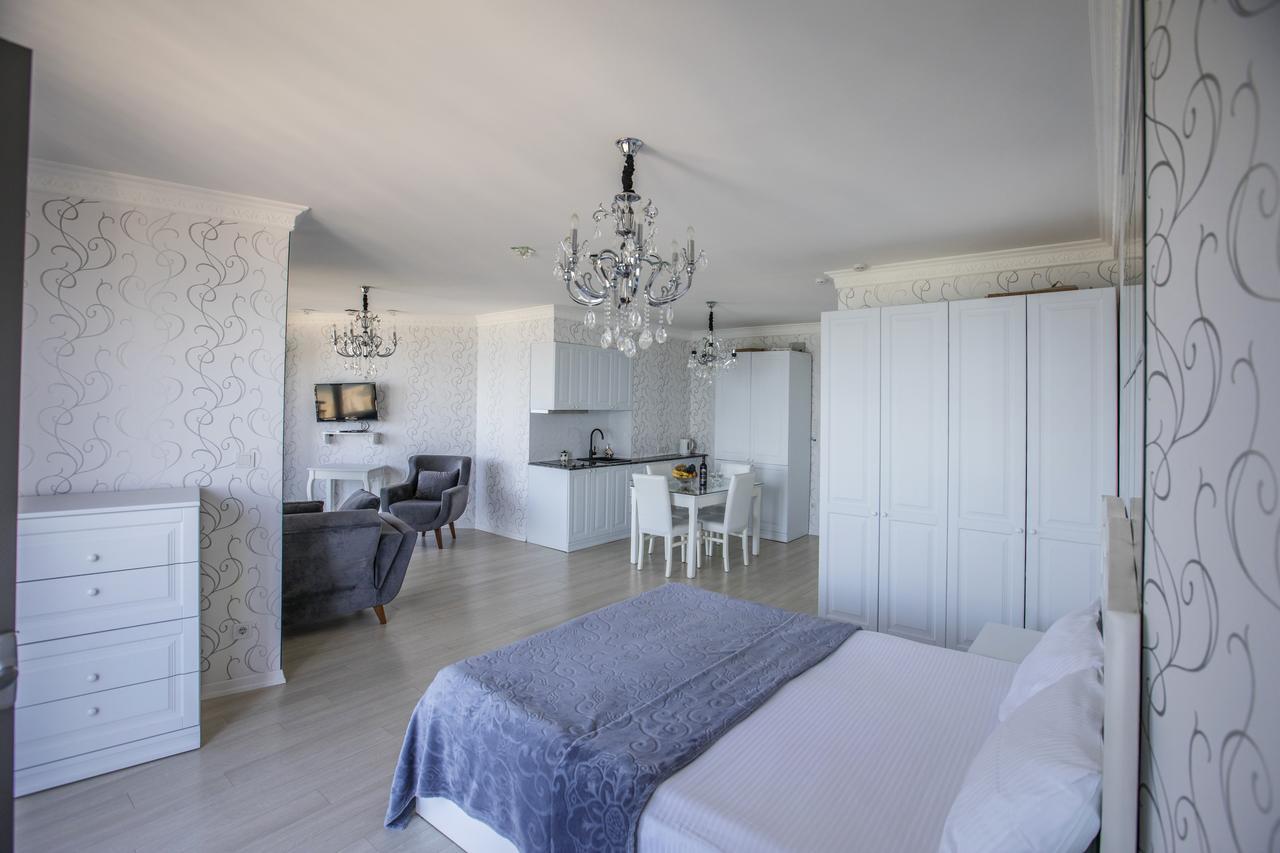 Tina'S Apartments With Panoramic Sea View บาทูมิ ภายนอก รูปภาพ