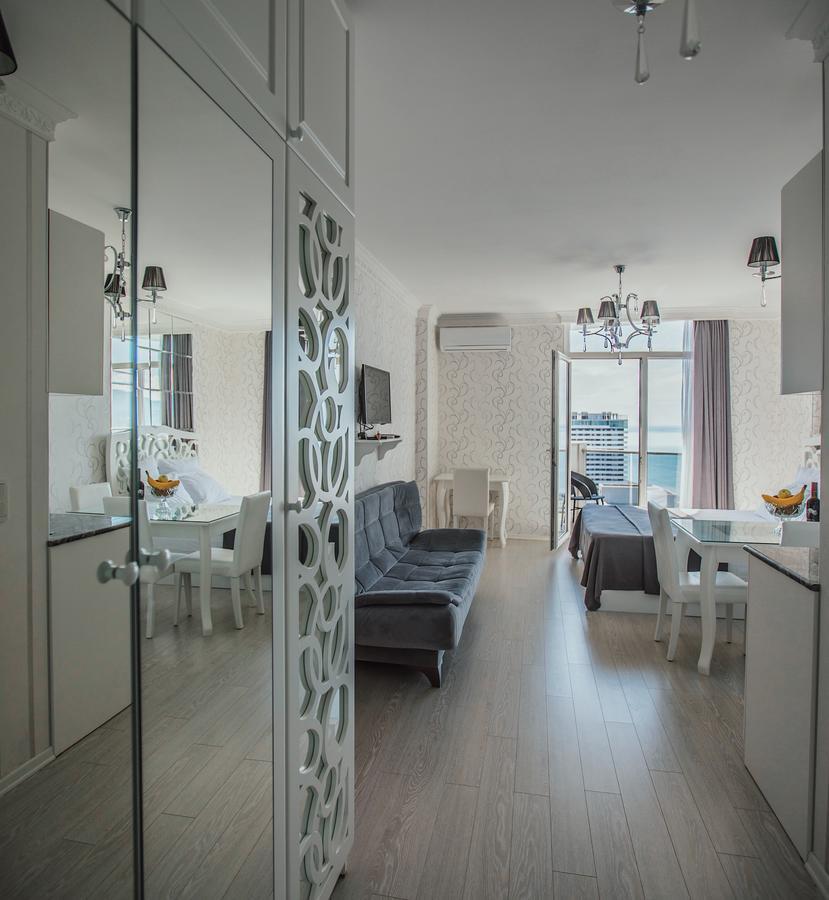 Tina'S Apartments With Panoramic Sea View บาทูมิ ภายนอก รูปภาพ