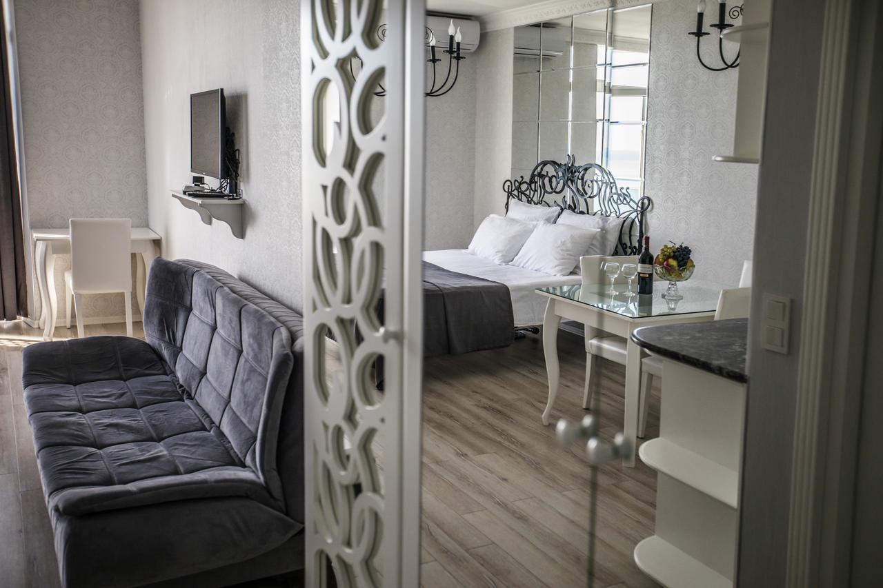 Tina'S Apartments With Panoramic Sea View บาทูมิ ภายนอก รูปภาพ